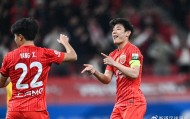 开云公司-武磊替补不到8分钟双响 上海海港4-1青岛西海岸 郑智执教遭两连败|青岛市|梅米舍维奇|穆斯卡特|李帅|中超_新浪体育_新浪新闻